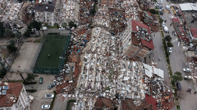 Depremde imara aykırı değişiklik yapılan binalar 50 binden fazla kişiye mezar oldu. 