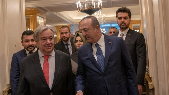 Le ministre turc des Affaires étrangères, Mevlut Cavusoglu et le Secrétaire général de l'ONU, Antonio Guterres. Crédit photo: BULENT KILIC / AFP