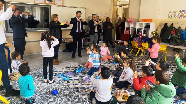 Sultangazi İlçe Millî Eğitim Müdürü Necati Tekbaş, eğitimin ilk gününde Andırın’daki meslektaşları ve öğrencilerle buluştu