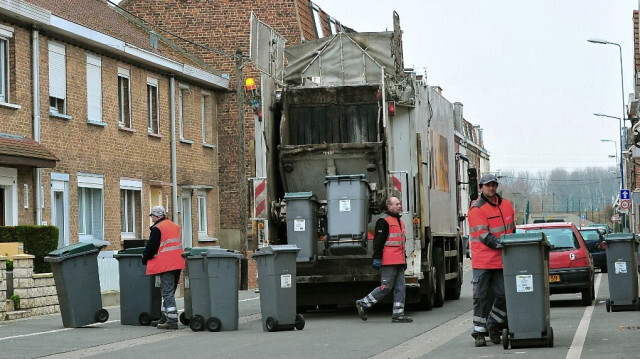 Les éboueurs mettent fin temporairement à leur grève. Crédit photo: PHILIPPE HUGUEN / AFP