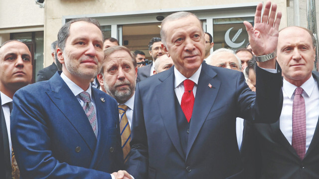 Cumhurbaşkanı Tayyip Erdoğan, Yeniden Refah Partisi’nin Balgat'taki Genel Merkezi’ni ziyaret etti.