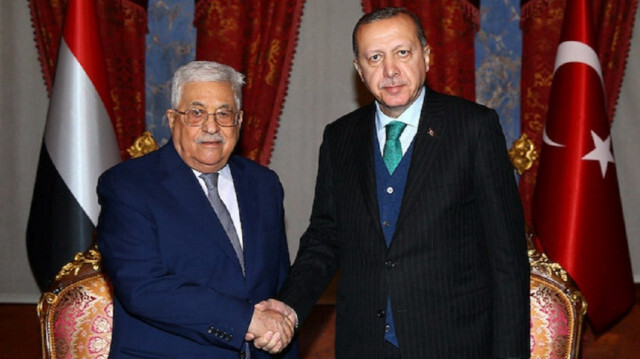 Turkish President Recep Tayyip Erdogan (R) and his Palestinian counterpart Mahmoud Abbas (L)