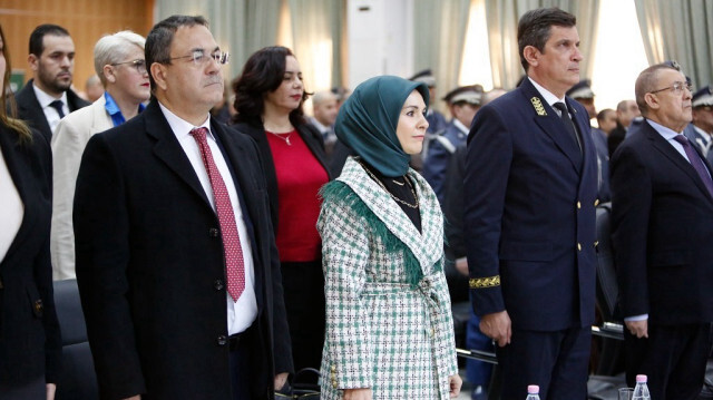 Le ministre de l'intérieur Brahim Merad, le gouverneur de la capitale Mohammed Rabihi et l'ambassadrice de Türkiye en Algérie, Mahinur Özdemir Göktas.Crédit photo: AA