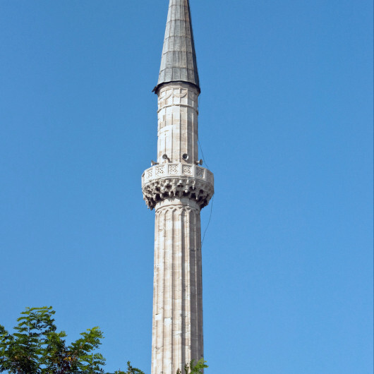 Hakkari'deki bir cami riskli olduğu gerekçesiyle ibadete kapatıldı