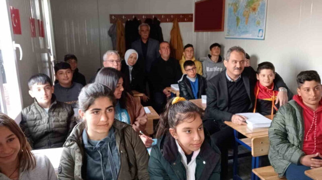 Bakan Özer