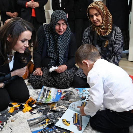 رئيسة المجر تلتقي طفلا أنقذته فرق بلادها من أنقاض زلزال تركيا