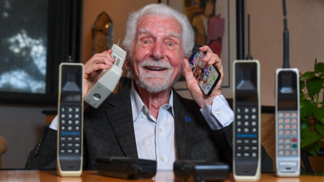 L'ingénieur américain Martin Cooper, l'inventeur du téléphone portable. Crédit photo: VALERIE MACON / AFP