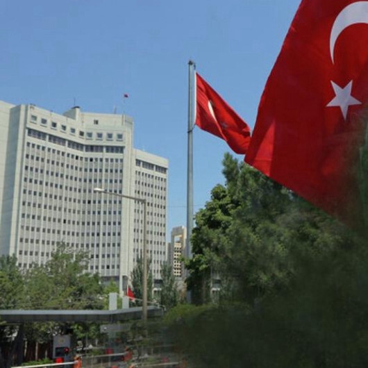 تركيا تدين بشدة السماح بالاعتداء على القرآن وعلمها في الدنمارك 