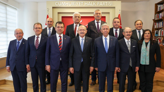 CHP'li belediye başkanları ve Genel Başkan Kılıçdaroğlu'nun görüşmesi sonrası fotoğraf paylaşıldı.