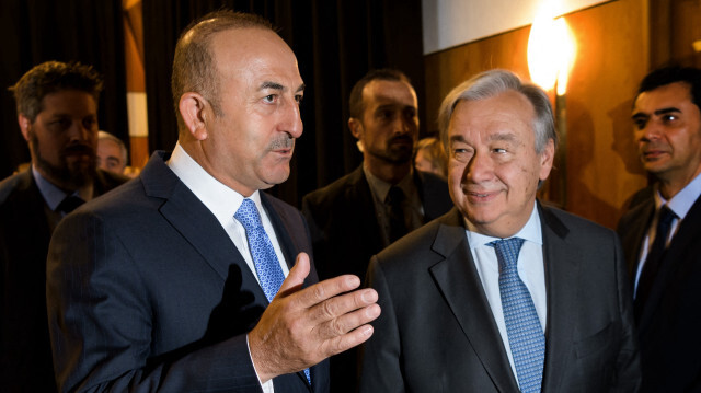 Le ministre turc des Affaires étrangères, Mevlut Cavusoglu et le secrétaire général de l'ONU, António Guterres. Crédit Photo: AFP