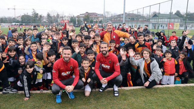 Galatasaraylı futbolcular turnuvaya destek verdi
