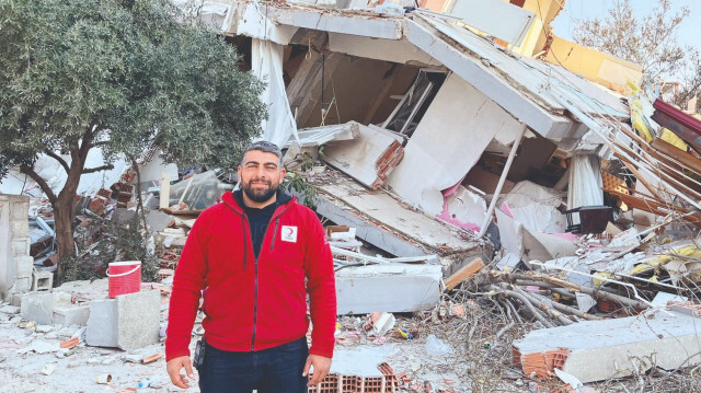 Antakya’da yaşadığı 5 katlı aile apartmanı çöken Seyfullah Özdemir, bu enkazdan çıktı.