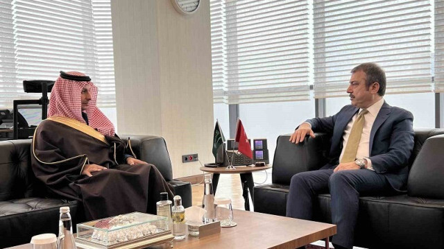 Saudi Fund for Development (SFD) chairman Ahmed Al-Khateeb (L) and Turkish Central Bank governor Sahap Kavcioglu (R)