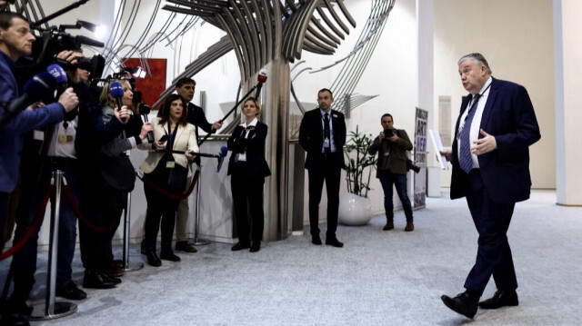 Le député européen belge Marc Tarabella s'adresse à la presse dans le cadre d'une enquête sur des allégations de corruption par le Qatar et le Maroc lors d'une session au Parlement européen à Bruxelles. Crédit Photo: Kenzo TRIBOUILLARD / AFP