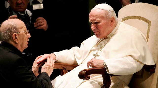 Papa 2. Jean Paul'ün çocuk istismarını bildiği ve gizlediği istihbarat raporlarına yansıdı.