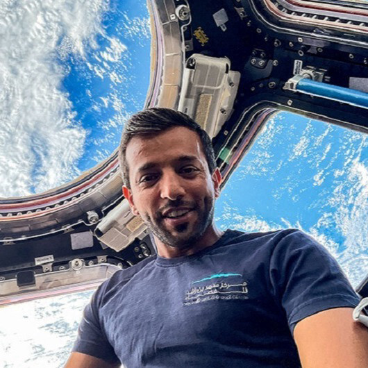 BAE astronotu uzay istasyonundan dünya ile özçekimler yaptı