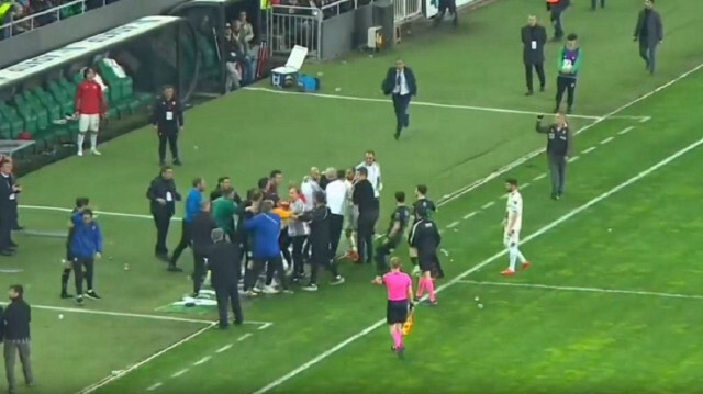 Sakaryaspor-Samsunspor maçında olaylar çıktı