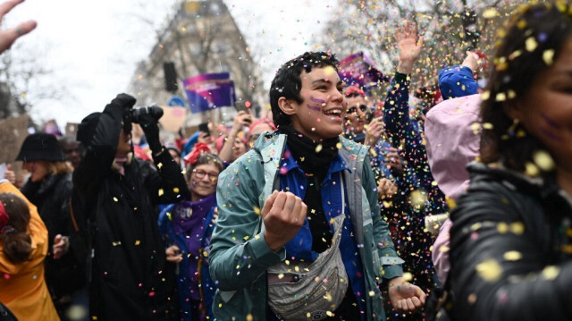 Journée de la femme à Paris, pendant la manifestation sur la réforme des retraites. Crédit Photo: Christophe ARCHAMBAULT / AFP