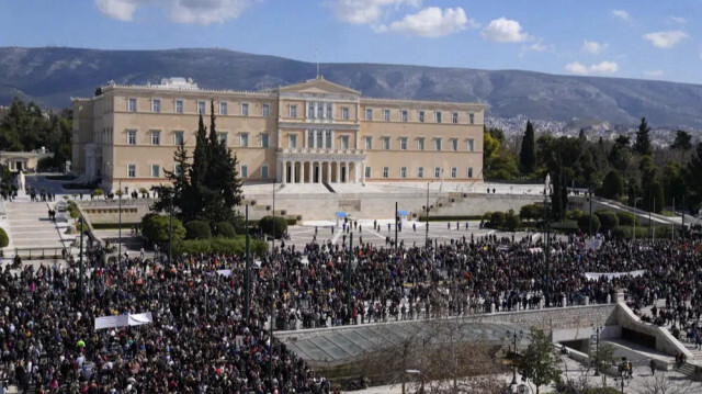 Yunanistan'da on binlerce kişiden protesto
