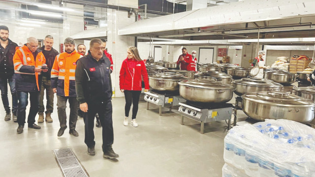 Malatya Büyükşehir Belediye Başkanı Selahattin Gürkan yemek çıkarttıkları tesisleri ziyaret etti.