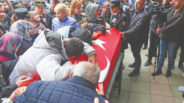 Şehit Albay Eskişehir'de son yolculuğuna uğurlandı.