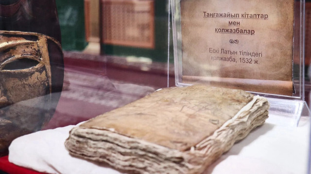مغلفة بجلد بشري.. مخطوطة عمرها 5 قرون في كازاخستان لا تزال لغزا