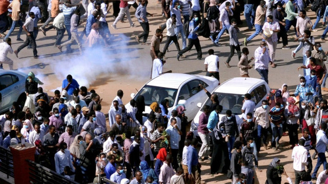 السودان.. مئات المحتجين القبليين يغلقون طريق الخرطوم بورتسودان
