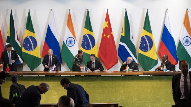 La délégation du BRICS lors d'une réunion. Crédit Photo: Pavel Golovkin / POOL / AFP

