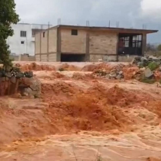 Şanlıurfa'da sağanak: Cadde ve sokaklar suyla doldu