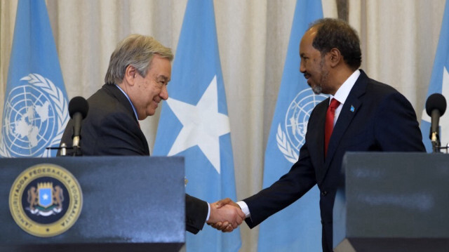 Le secrétaire général de l'ONU Antonio Guterres (à gauche) et le président somalien Hassan Sheikh Mohamud (à droite) au palais présidentiel, Villa Somalia, à Mogadiscio en Somalie. Crédit Photo: Hassan Ali ELMI / AFP