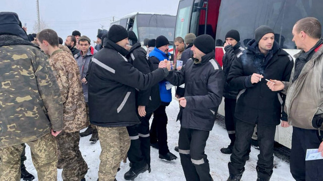 Un échange de prisonniers entre la Russie et l'Ukraine en février 2023. Crédit Photo: Le chef du cabinet présidentiel ukrainien Andriy Yermak / AFP