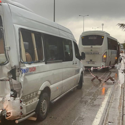 Kocaeli'de dört aracın karıştığı zincirleme trafik kazası: Altı işçi yaralandı