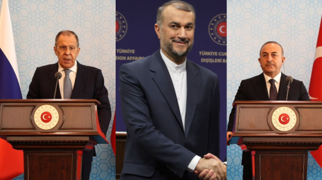 Les ministres des Affaires étrangères russe (G), iranien (C) et turc (D), Sergueï Lavrov, Hossein Amir-Abdollahian et Mevlüt Çavuşoğlu. Crédit Photo: Yeni Safak. 