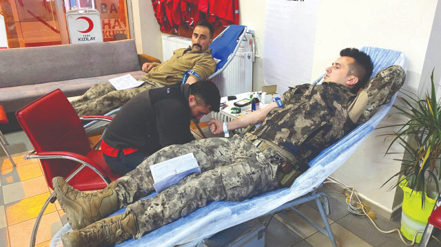 Ardahan İl Emniyet Müdürlüğü Özel Harekat Şube Müdürlüğü personelleri kan bağışında bulundu.