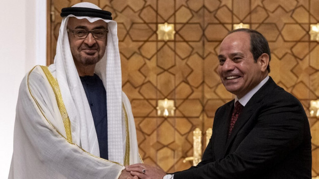 Le président des Emirats arabes unis, Cheikh Mohammed bin Zayed Al Nahyan et son homologue Égyptien, Abdelfattah El-Sisi. Crédit photo: ABDULLA AL-NEYADI / AFP