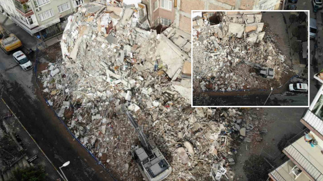 Tamamen yıkılan bina havadan dron ile havadan görüntülendi.