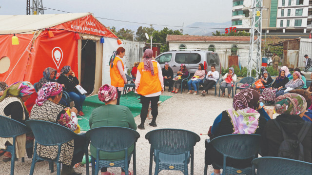 Hatay-İskenderun’da Eski Lunapark Alanı’na kurulan KADEM Kadın Destek Merkezi, çadır  kentte ulaşan ilk STK olarak önem taşıyor. 