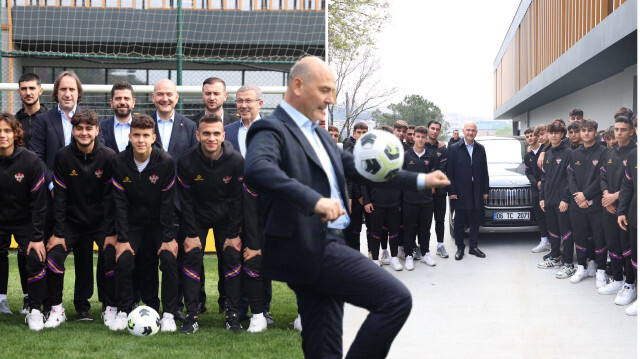 Bakan Soylu, Eyüpspor Futbol Akademisi’ni ziyaret etti, top oynadı. 