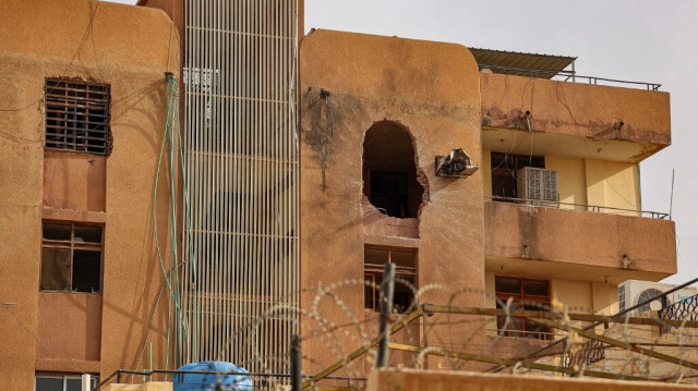 La trace d'une explosion visible sur un bâtiment à Khartoum, au Soudan. Crédit photo: AFP