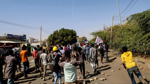Sudan'da çatışmalar sebebiyle 300'e yakın Ugandalı mahsur kaldı.
