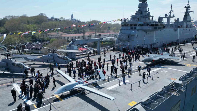 Afflux de visiteurs au TCG Anadolu, ancré au port de Sarayburnu. Crédit Photo: Yeni Safak