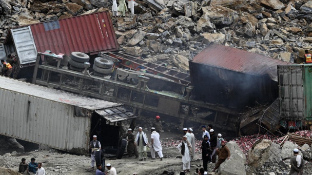 Un glissement de terrain survenu prés de la ville frontalière de Torkham, au Pakistan. Crédit photo: ABDUL MAJEED / AFP