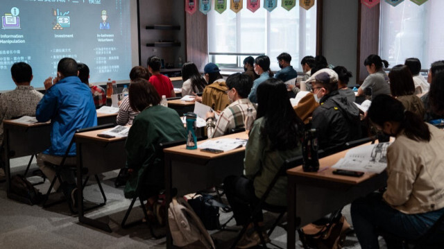 Un cours de défense civile à l'Académie Kuma à Taipei, en cas d'invasion de Taïwan par la Chine. Crédit photo: JACK MOORE / AFP