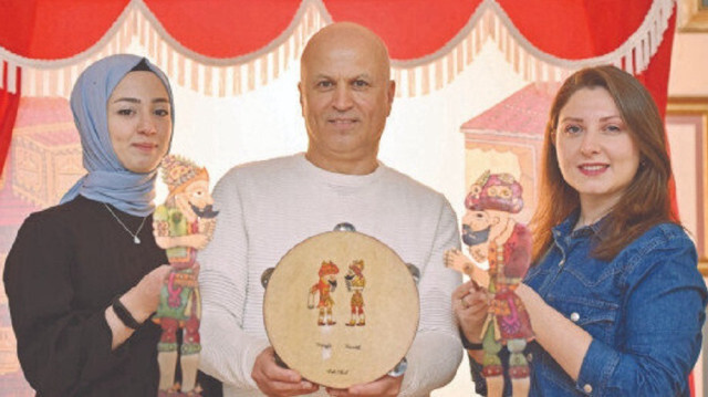 Şevval Veral (solda), Suat Veral (ortada), Merve İlken (sağda).


