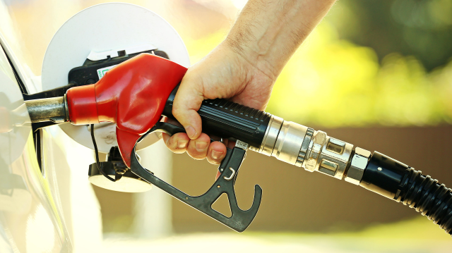 Benzin ve motorine ne zaman indirim geliyor? Petrol fiyatları düşecek mi?