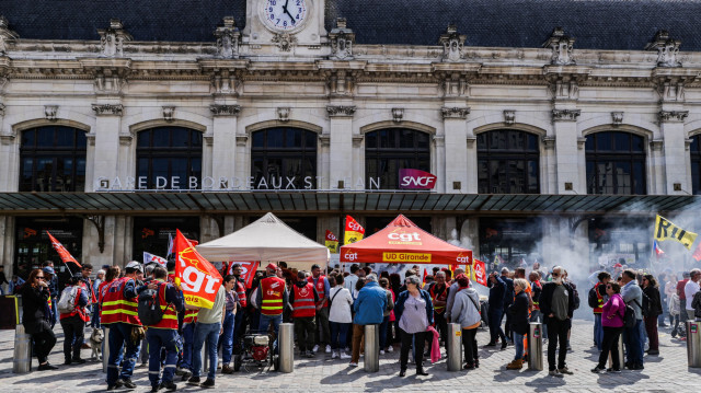 Manifestations devant la gare. Crédit Photo: THIBAUD MORITZ / AFP

