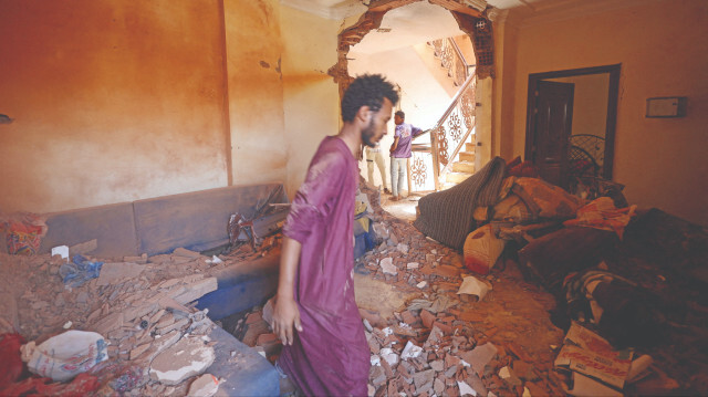 Sudan'da evler yağmalanıyor.