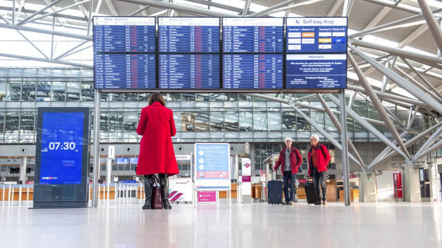 Almanya'daki 'havalimanı grevi' 100 binden fazla yolcuyu etkiliyor.
