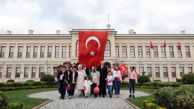 Recep Tayyip Erdoğan, Président de la République de Türkiye, aujourd'hui avec les enfants.
Crédit Photo: AA