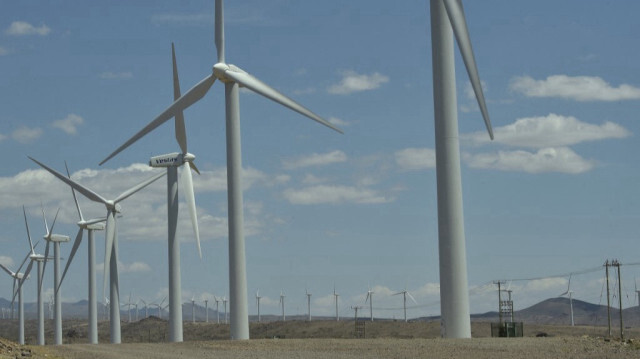 Des éoliennes au Lake Turkana Wind Power, dans le district de Loiyangalani, dans le comté de Marsabit. La ferme dispose de 365 turbines (type Vestas V52), chacune d'une capacité de 850 kW. Le parc éolien fournit une énergie fiable et à faible coût au réseau national du Kenya. Crédit Photo: SIMON MAINA / AFP